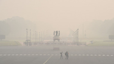 Capitala Indiei cuprinsă de un smog gros