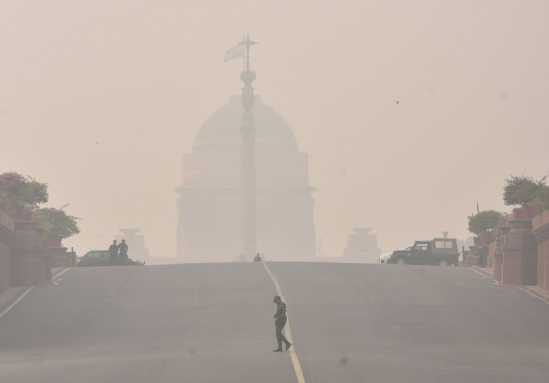 Heavy Smog And Haze Envelop Delhi-NCR, New Delhi, India - 08 Nov 2022