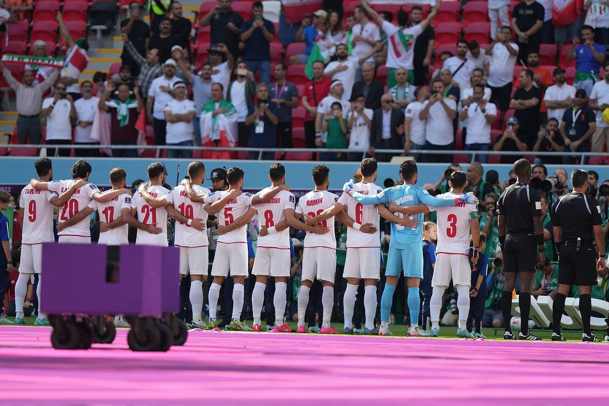 Iranul amenință familiile jucătorilor de la echipa naţională de fotbal cu închisoarea şi tortura (CNN)