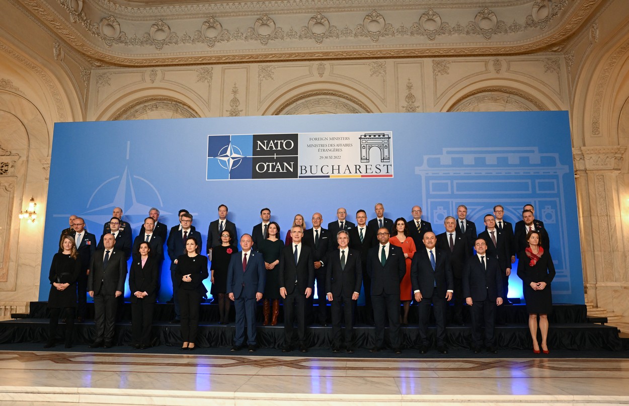 Summit istoric la București. Miniștrii de externe din țările NATO s-au reunit la Parlament. Iohannis: Transmitem un mesaj puternic