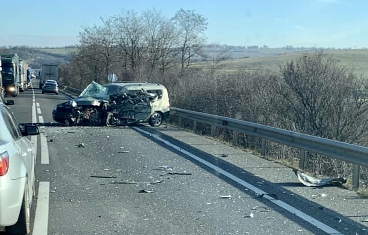 FOTO. O femeie a decedat într-un accident rutier petrecut pe DN 1
