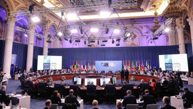 masa rotunda cu Întâlnirea miniștrilor de externe NATO de la București