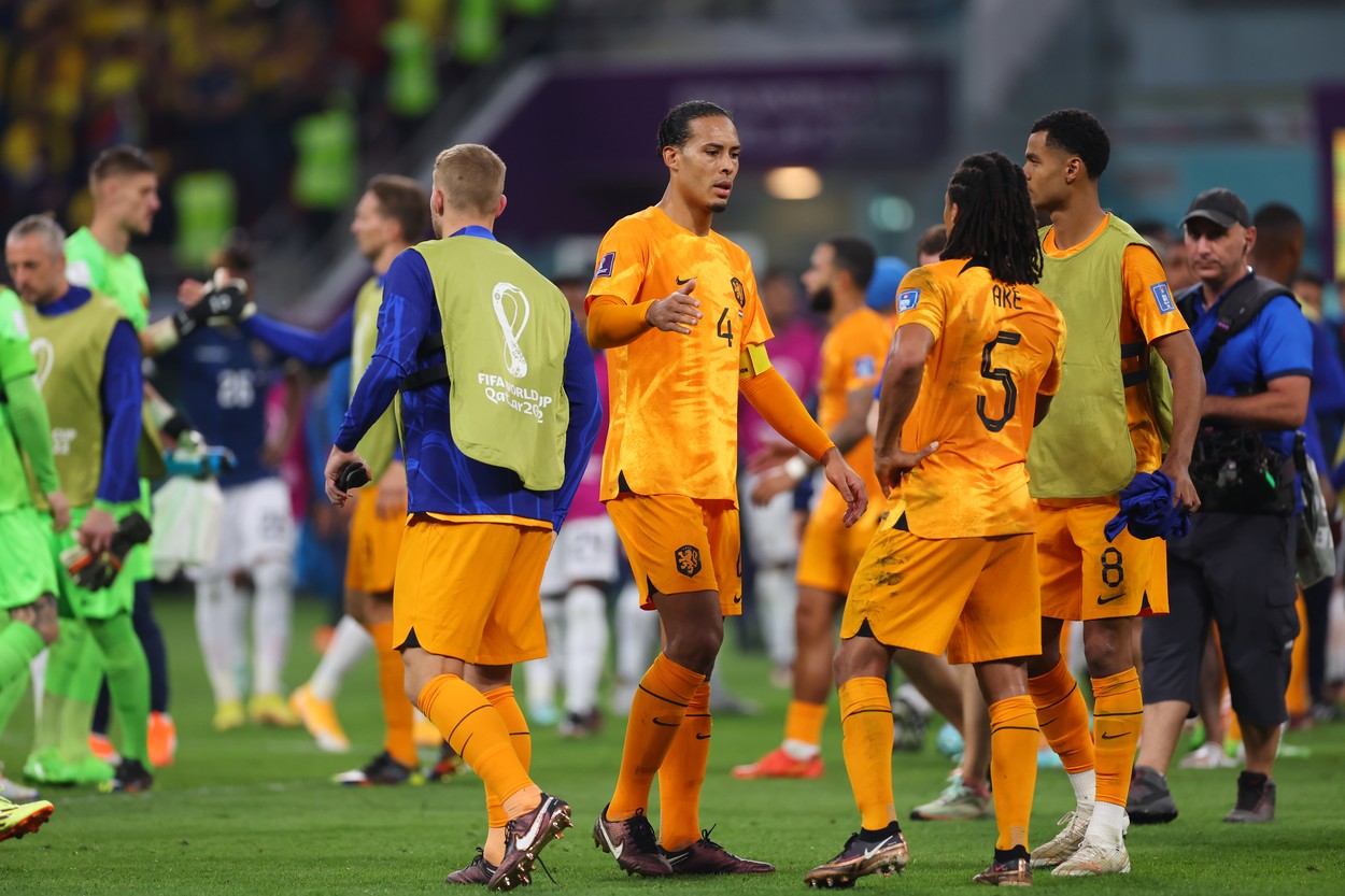 Olanda și Senegal, echipele din grupa A calificate în optimile Cupei Mondiale 2002. Au învins Qatar, respectiv Ecuador