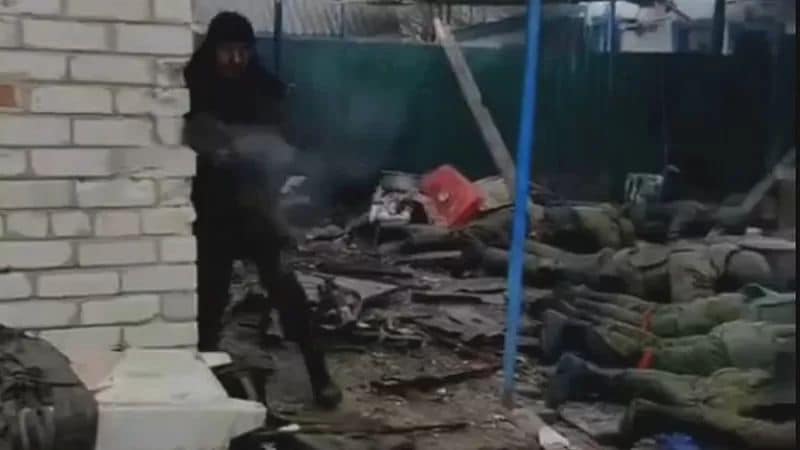 Ucraina respinge acuzațiile că a executat prizonieri ruși: Rușii au deschis focul, nu pot fi consideraţi prizonieri de război