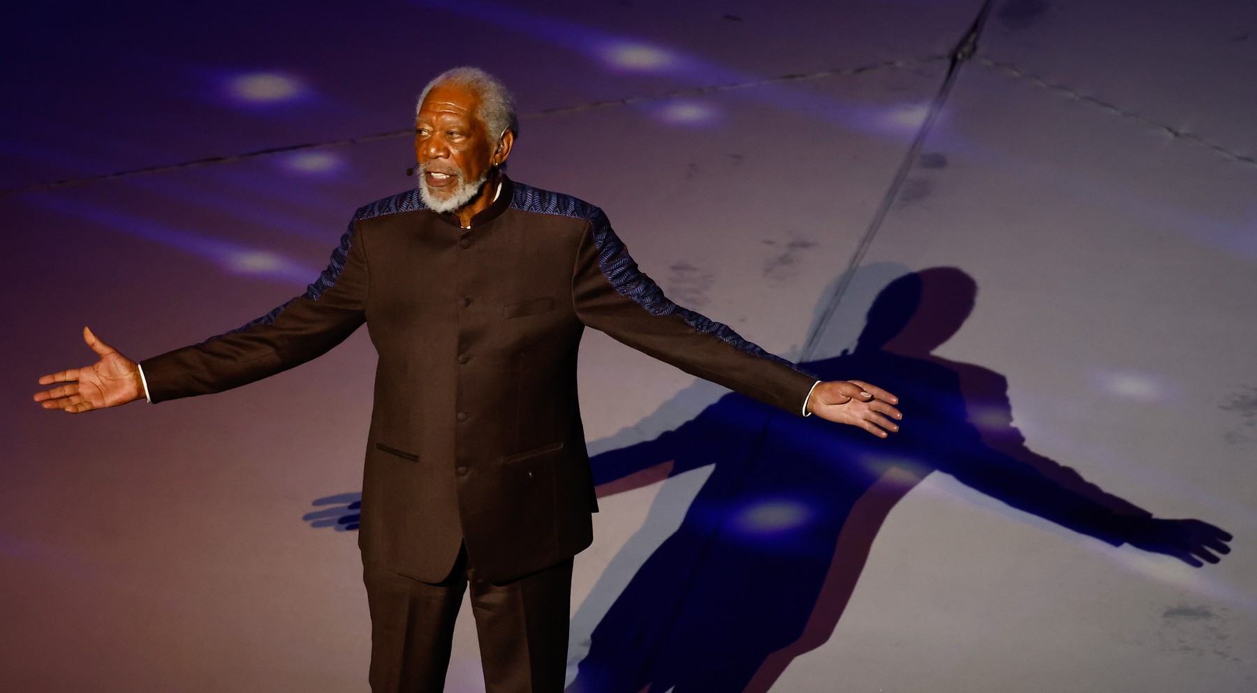 Val de revoltă online după participarea lui Morgan Freeman la deschiderea CM 2022: Te-ai vândut pentru banii murdari de sânge din Qatar