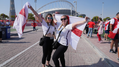 fane ale Angliei cu steagul țării la CM 2020, în Qatar