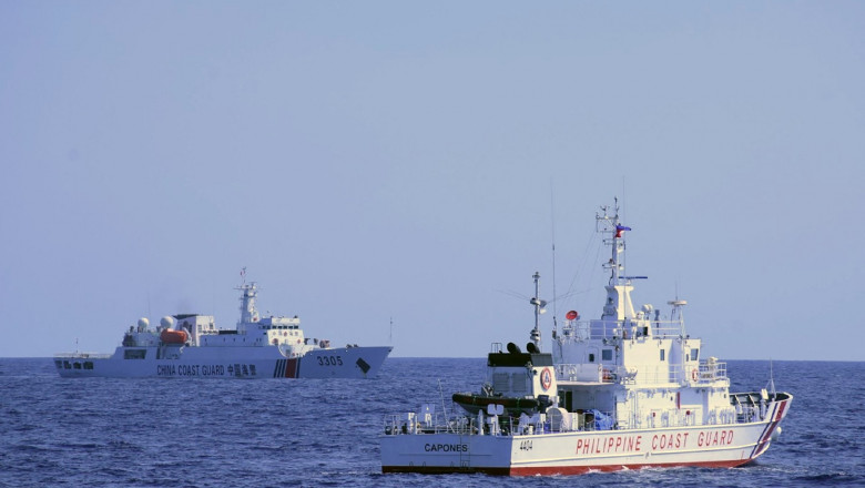 Nave ale gărzilor de coastă ale Chinei și Filipinelor
