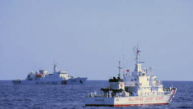 Nave ale gărzilor de coastă ale Chinei și Filipinelor