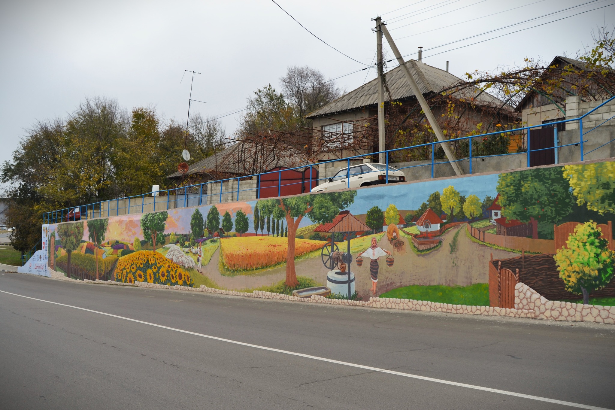 "Dor de casă", pictura murală de 1.000 mp de la intrarea în orașul Cahul. Scenele surprind viața satelor moldovenești