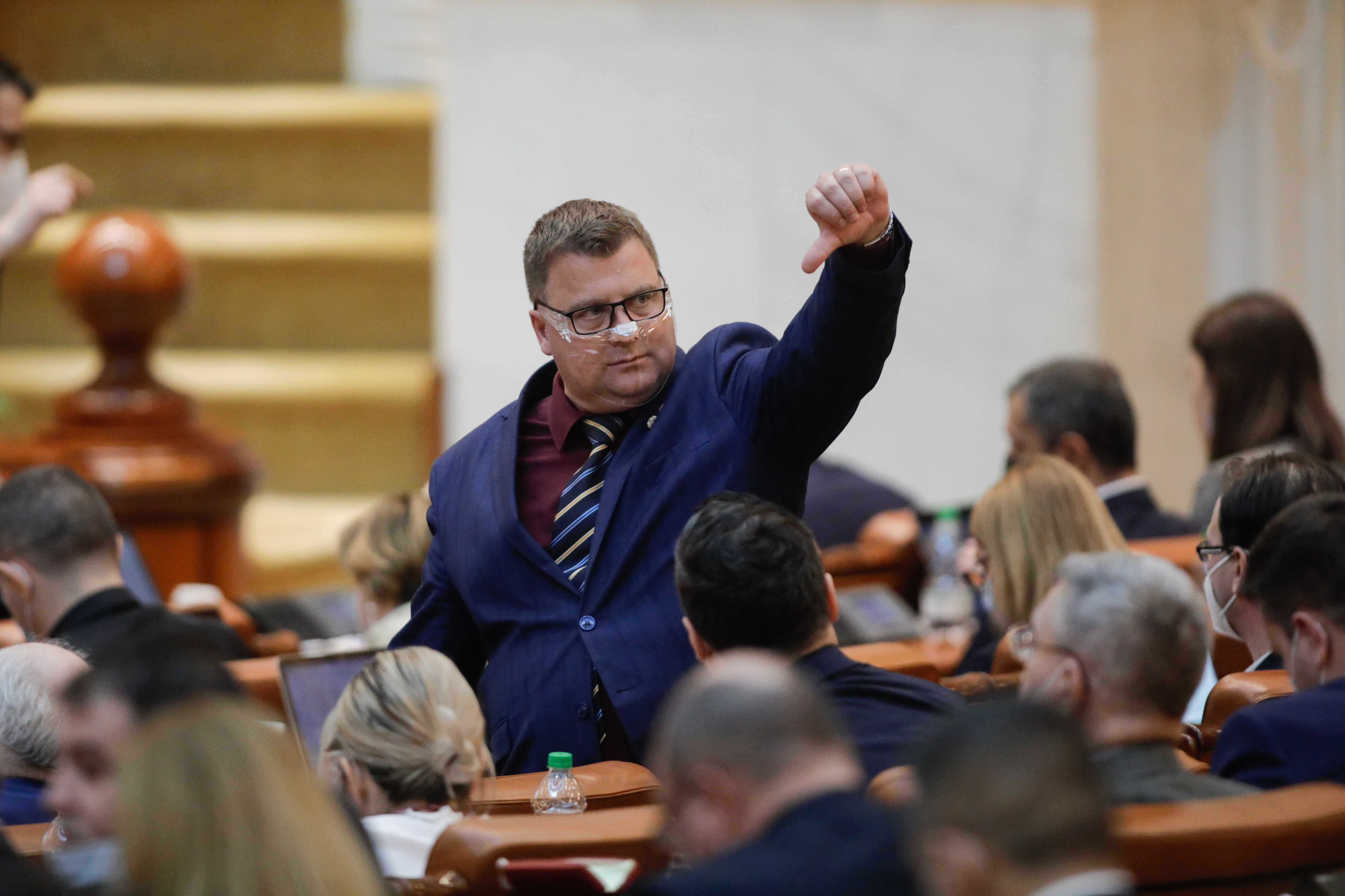 Un deputat ex-AUR a fost amendat penal cu 40.000 lei pentru postări pe reţelele sociale