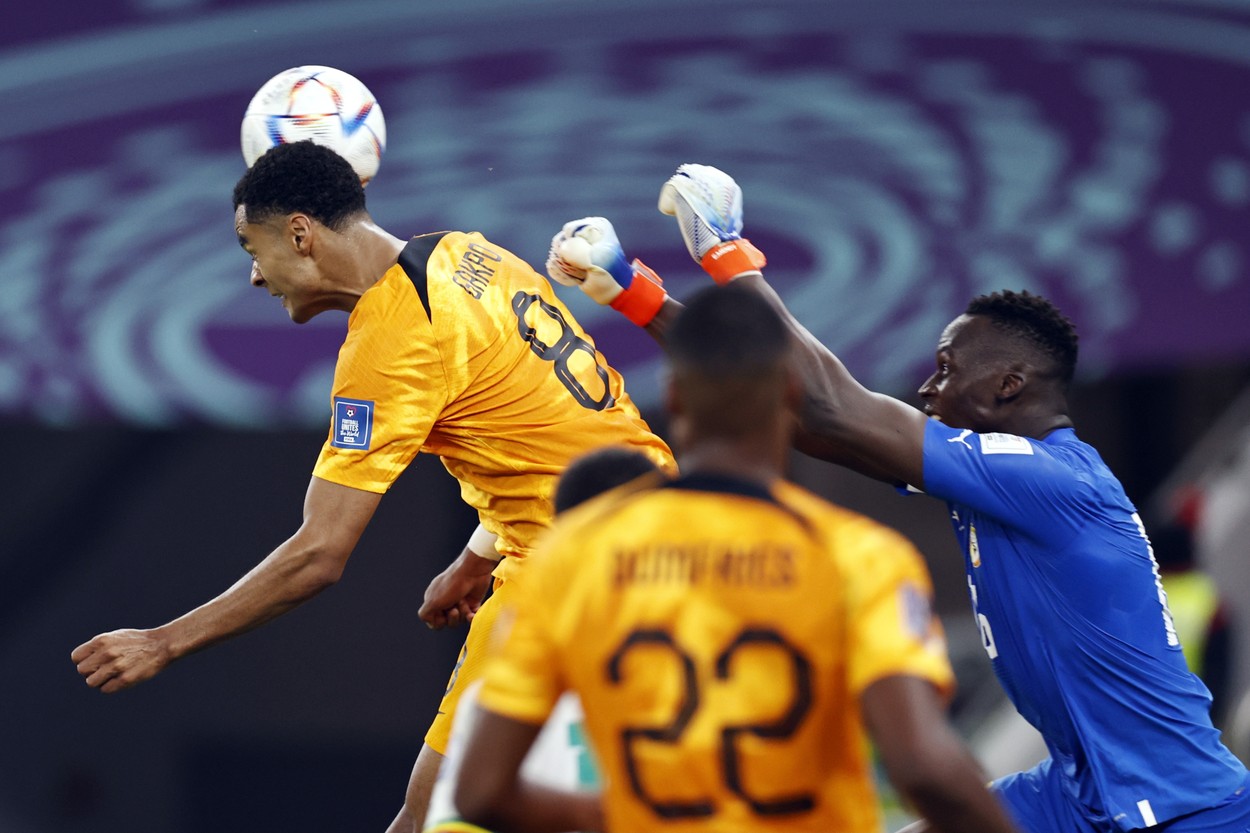 Olanda a debutat cu o victorie la turneul final din Qatar, 2-0 cu Senegal