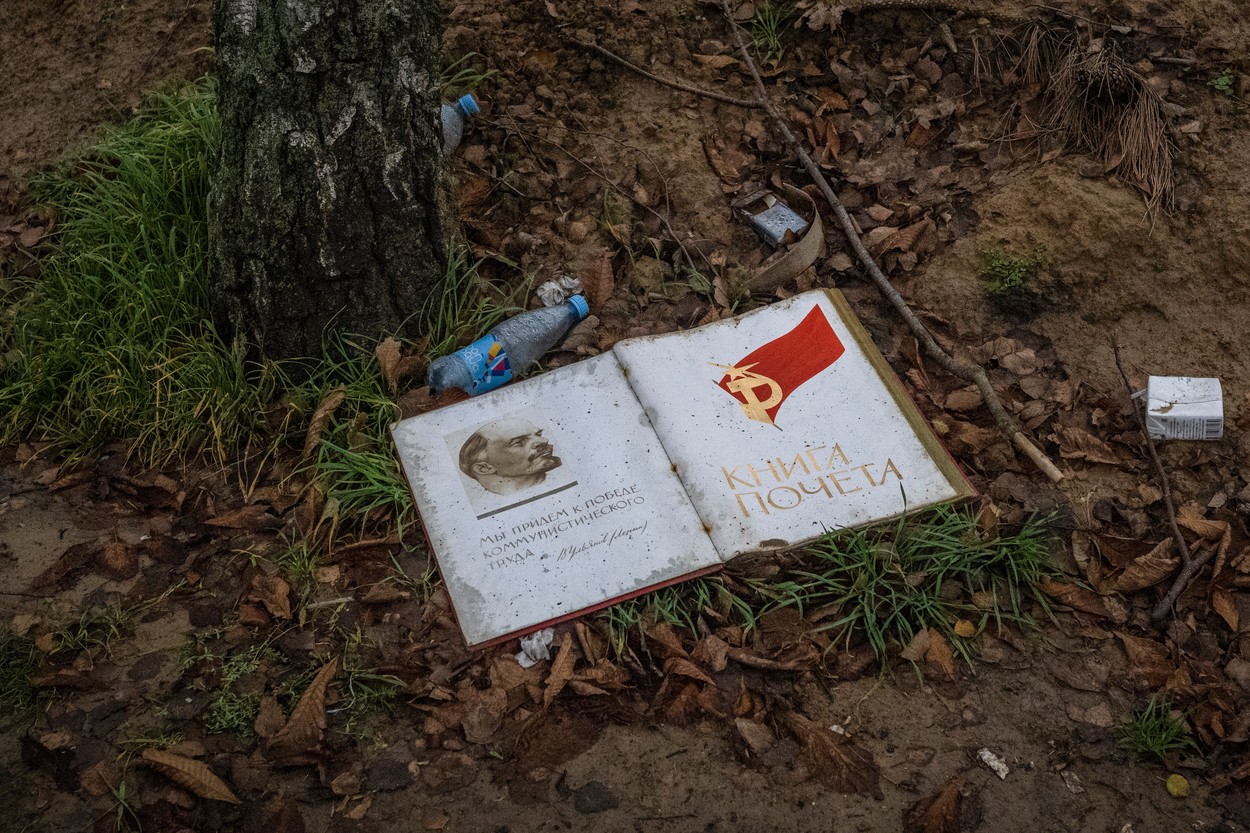 Rușii aruncau la gropa de gunoi cadavrele soldaților uciși și le ardeau. Ce au pățit niște ucraineni din Herson care au văzut totul