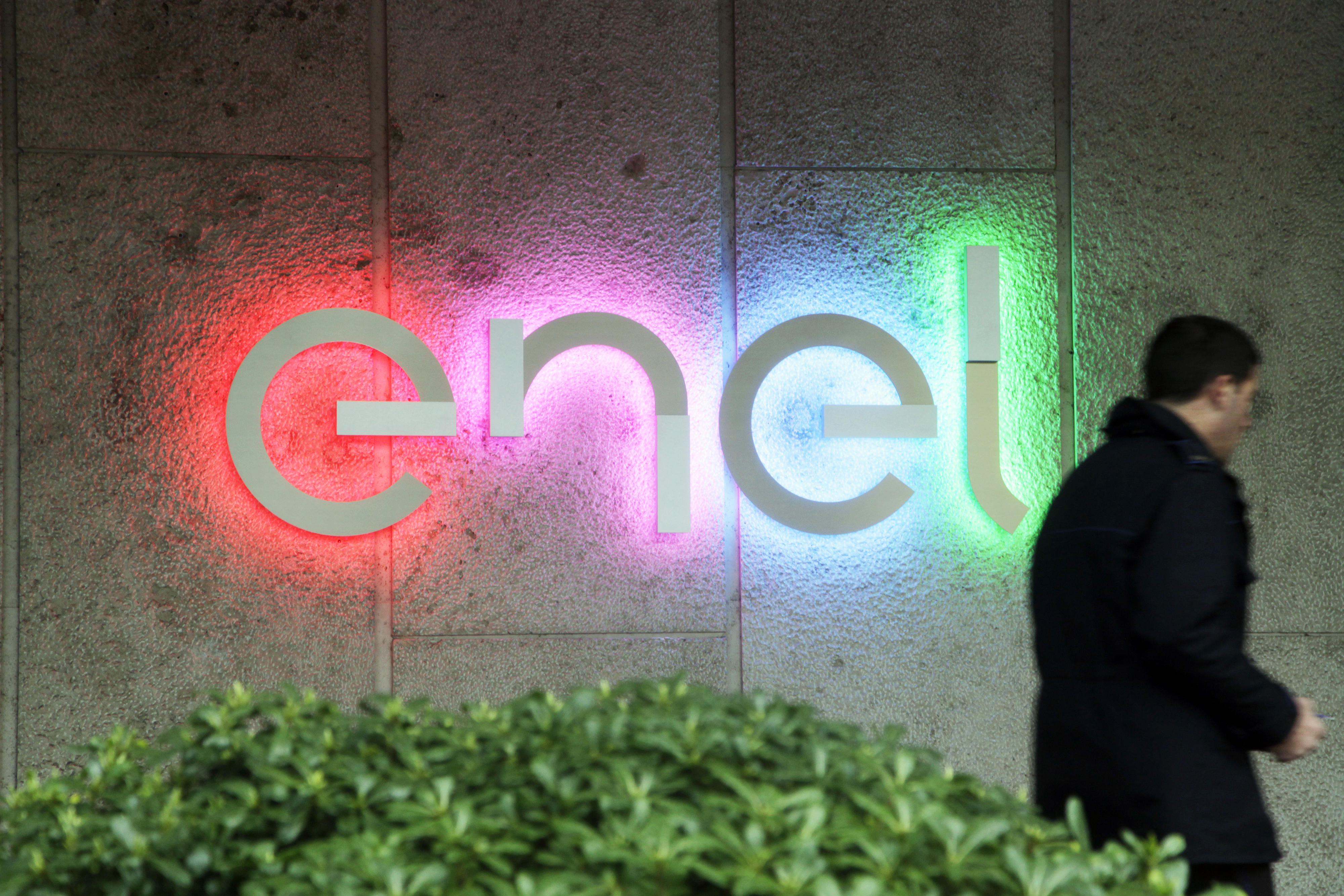 Enel, anunț pentru clienți după ce a decis să părăsească România