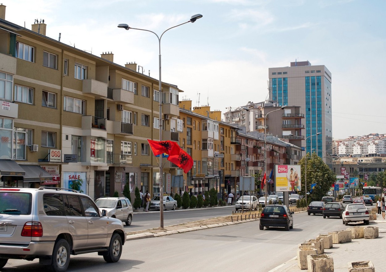 Șoferii sârbi primesc încă 48 de ore pentru a-și schimba plăcuțele de înmatriculare. Kosovo a cedat la solicitarea SUA