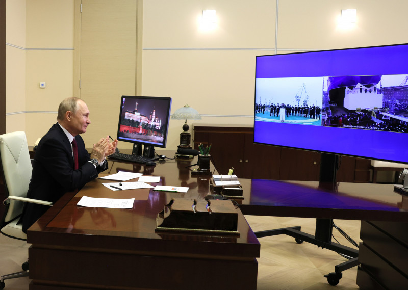 Vladimir Putin a lansat la apă două spărgătoare de gheață nucleare, din biroul său de la Kremlin
