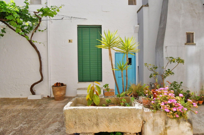 Entrance arch in a old house in Presicce, a village in the Puglia region in Italy.