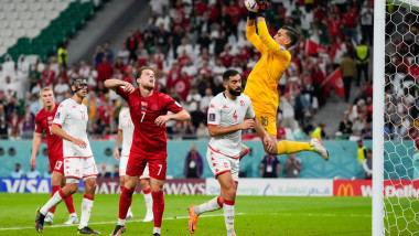 Fază de joc din meciul Danemarca - Tunisia de la Cupa Mondială 2022