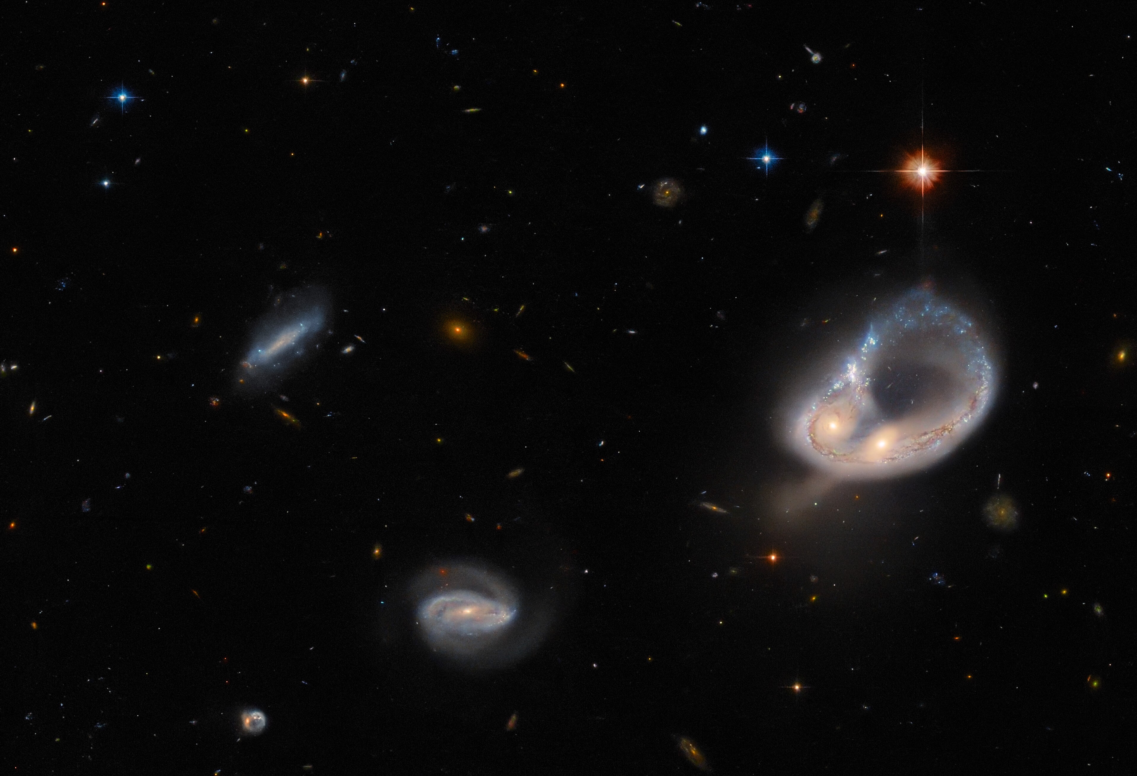 FOTO „O coliziune galactica”. Telescopul Hubble a surprins doua galaxii care se contopesc