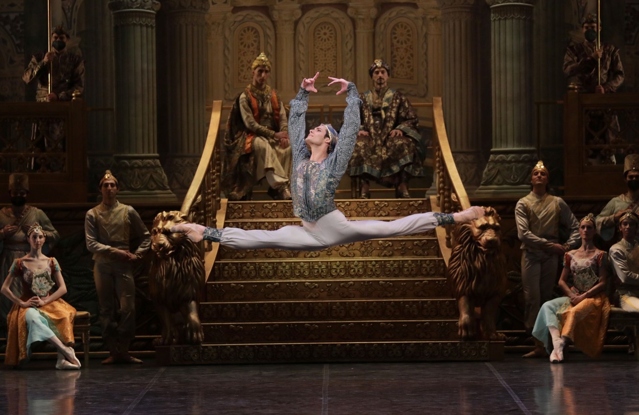 O celebră operă rusă în deschiderea stagiunii de la Scala din Milano naște tensiuni. "De ce să o anulăm?"