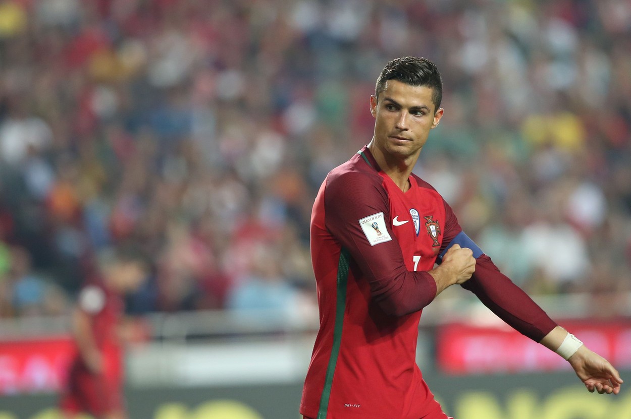 Cristiano Ronaldo a fost amendat de Federaţia Engleză de Fotbal după ce a dat de pământ cu telefonul unui spectator