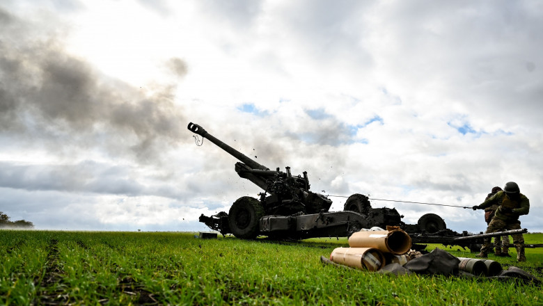 Artileriști ucraineni trag asupra pozițiilor ruse din regiunea Zaporojie, cu un tun 155 mm furnizat de Germania
