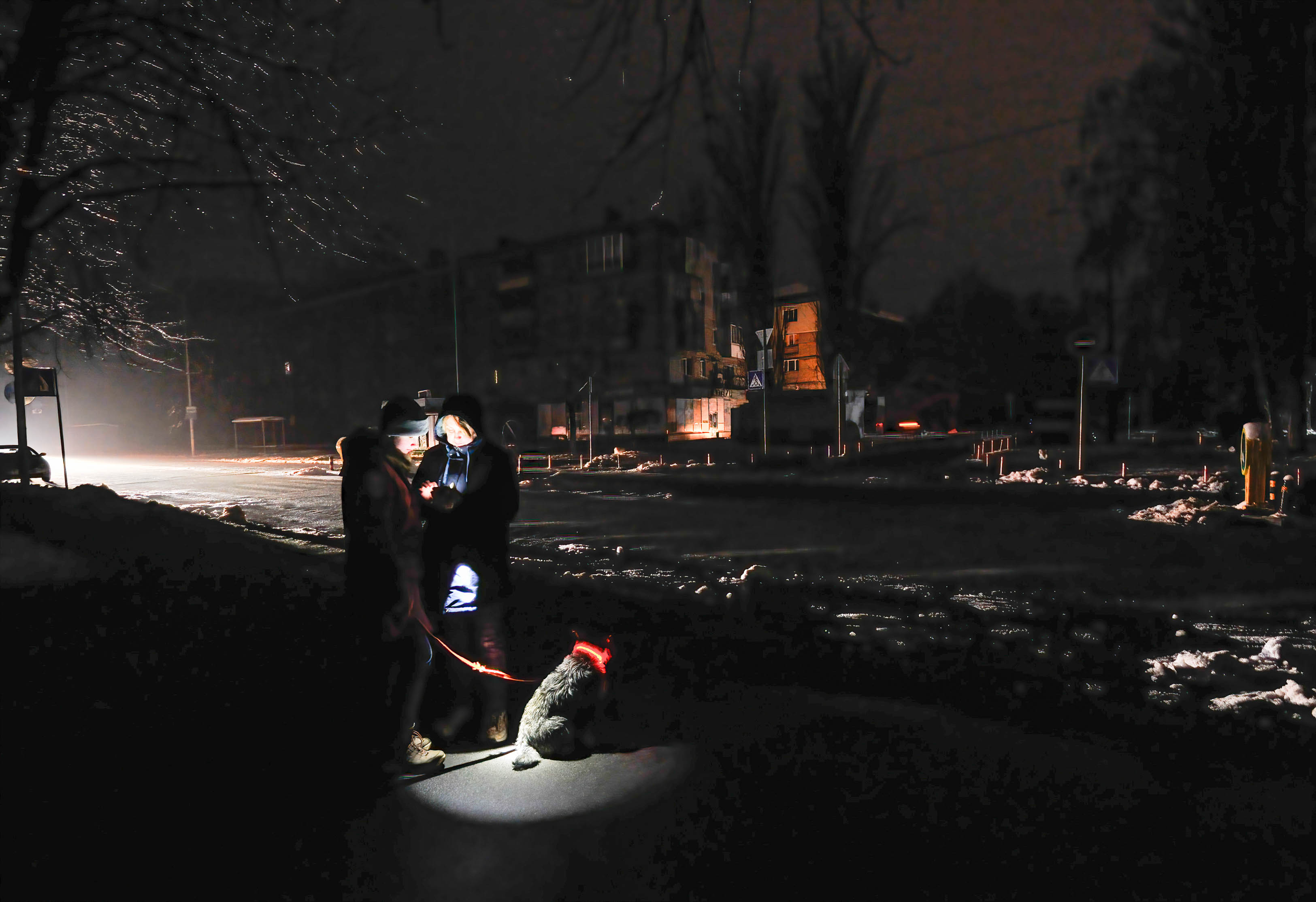 Cum își vor petrece ucrainenii Crăciunul fără lumină. „Dați drumul la mașina de spălat la 20-30 de minute după ce revine curentul”