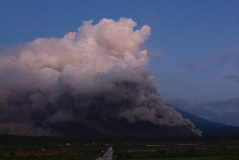 semeru vulcan 6 profimedia