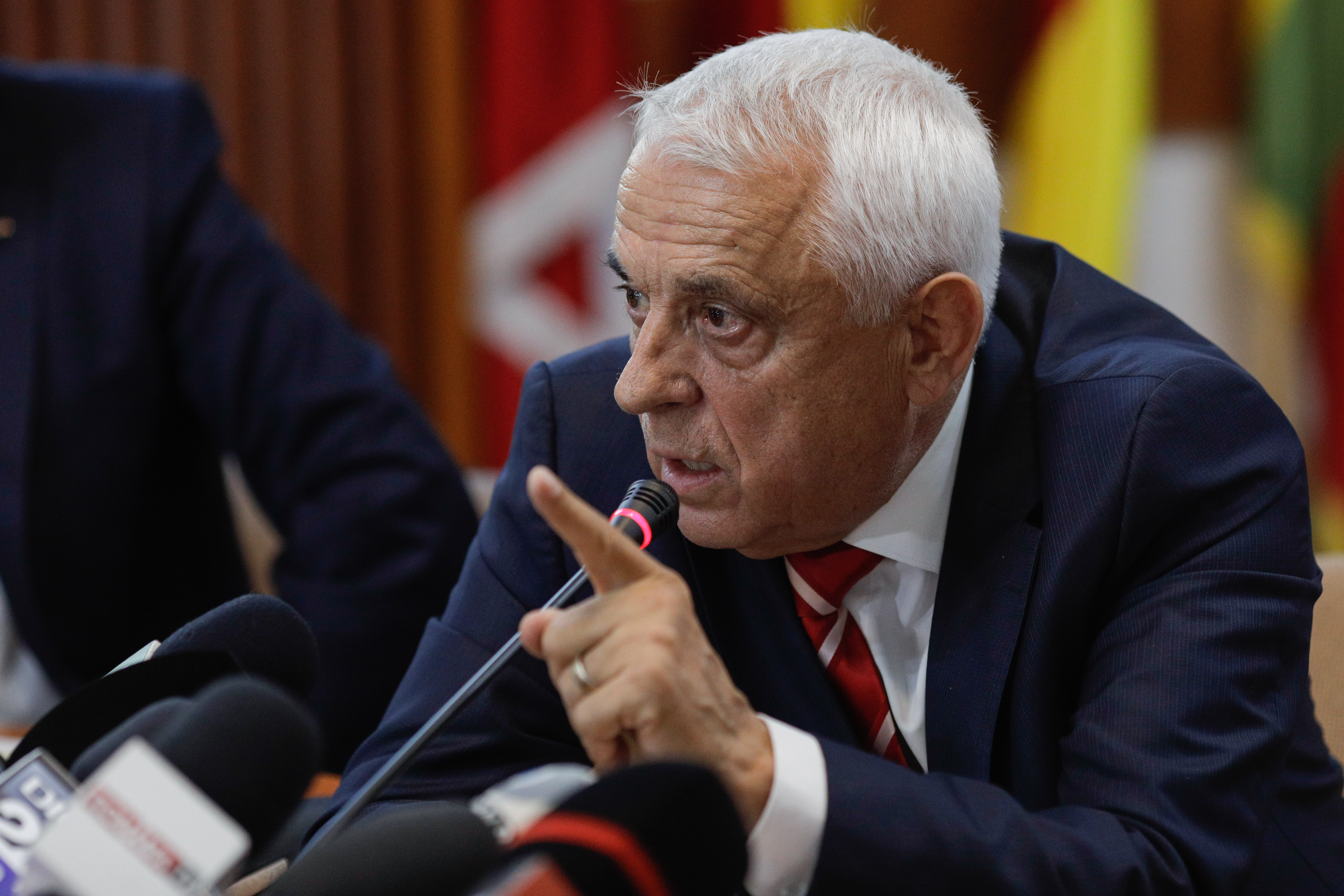 Daea, către Ciucă: Am luat măsuri mai rapid ca pe linia frontului. Nu mă lăsați în luptă singur, sunt multe puști pe mine