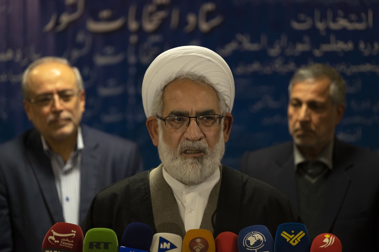 Iranul neagă că a desființat poliția moravurilor. Legea hijabului ar putea fi revizuită