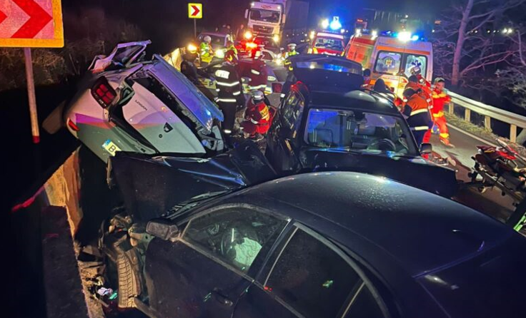 FOTO. Accident grav în județul Sibiu: Trei oameni au murit şi trei au fost grav răniţi în urma coliziunii dintre trei maşini