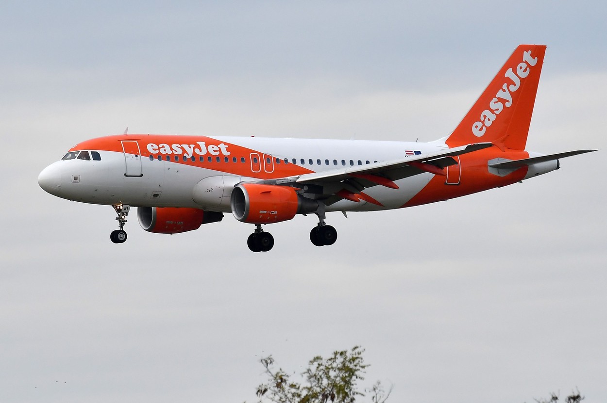 Un zbor EasyJet a fost deviat spre Praga după o amenințare cu bombă