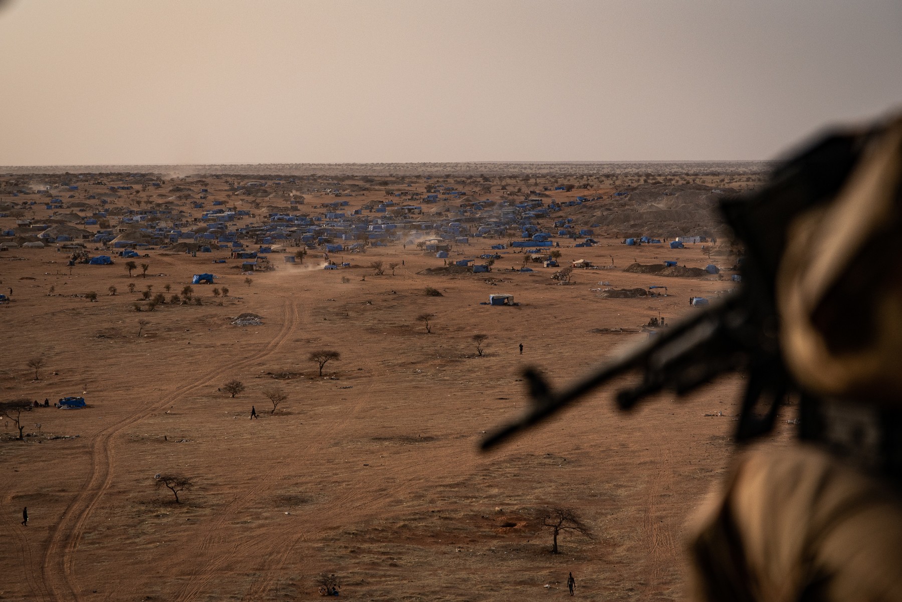 Avertisment din partea președintelui Nigeriei: Armele trimise Ucrainei se „strecoară” în Africa și ajung în mâinile teroriștilor