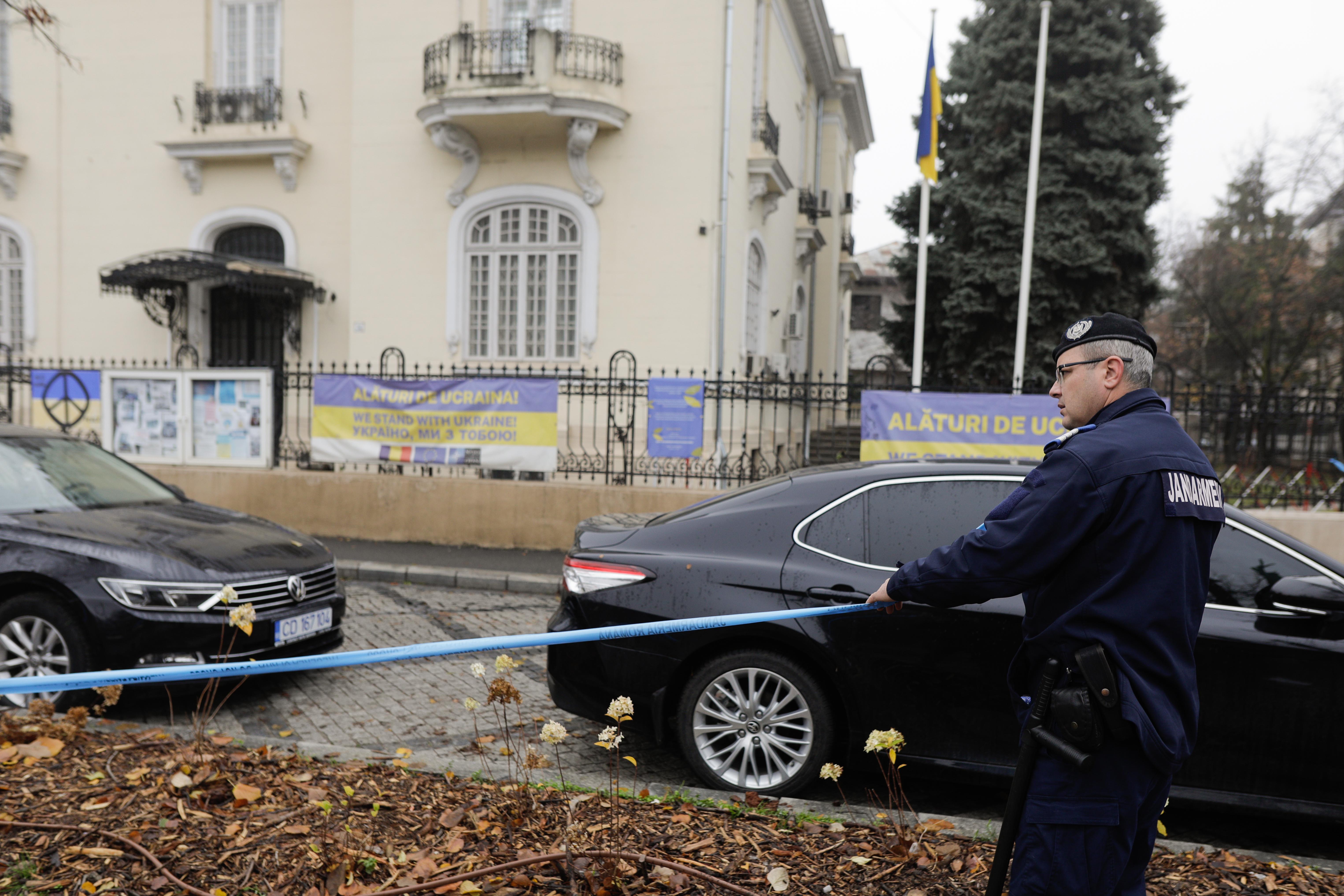 Două plicuri suspecte au fost primite la Ambasada Ucrainei din București. SRI: Nu conțin material exploziv