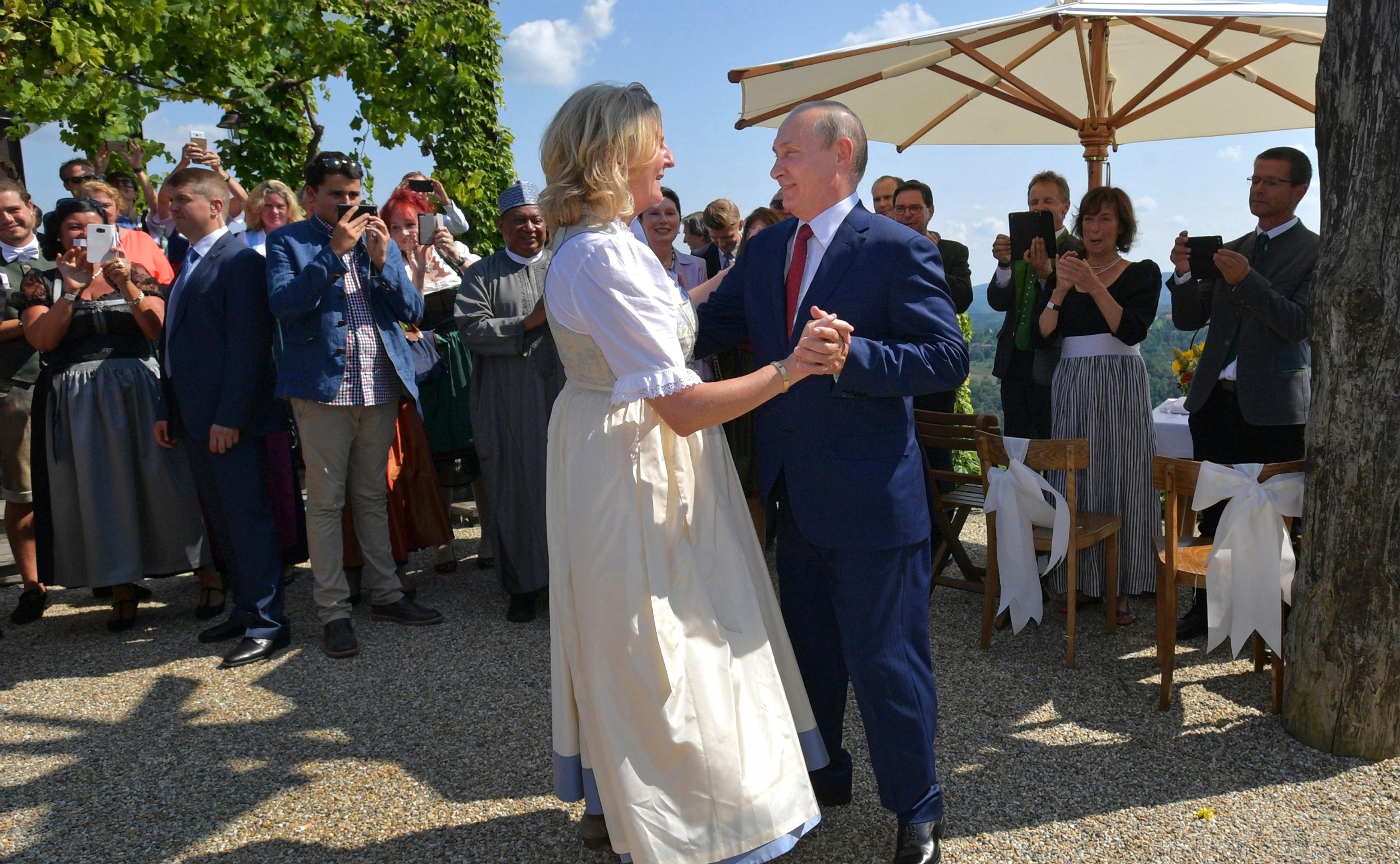 Fostul ministru de Externe al Austriei se mută în orașul natal al lui Vladimir Putin