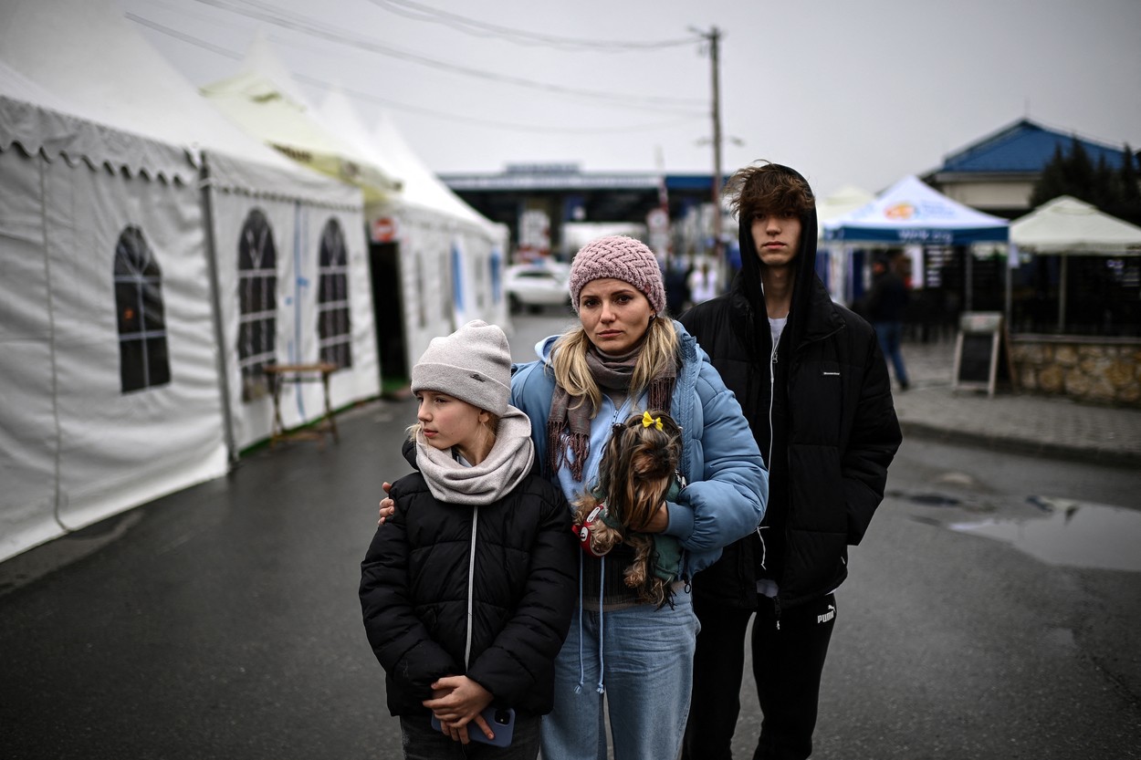 Numărul persoanelor care trec graniţa Ucrainei spre UE a rămas constant, în ciuda bombardamentelor ruseşti