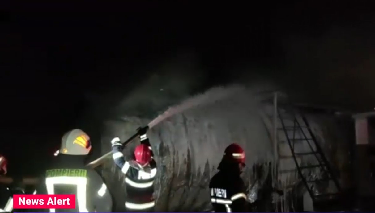 Explozie la o benzinărie din Galați. Un rezervor de combustibil a sărit în aer