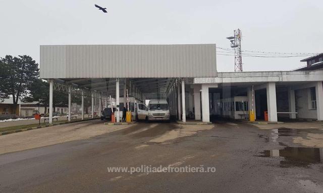 Trei bărbați în uniforme militare au încercat să intre în România cu material folosit la fabricarea bombelor