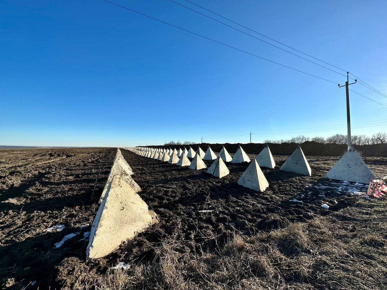 Marea Britanie: Rusia își întărește pozițiile la granița cu Ucraina, noile construcții sunt "proiectate să respingă un atac mecanizat"