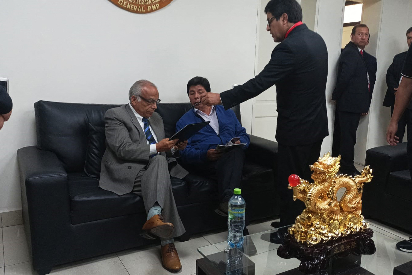 Peru: Președintele Pedro Castillo a fost arestat după ce a încercat să dizolve Parlamentul care a votat demiterea sa