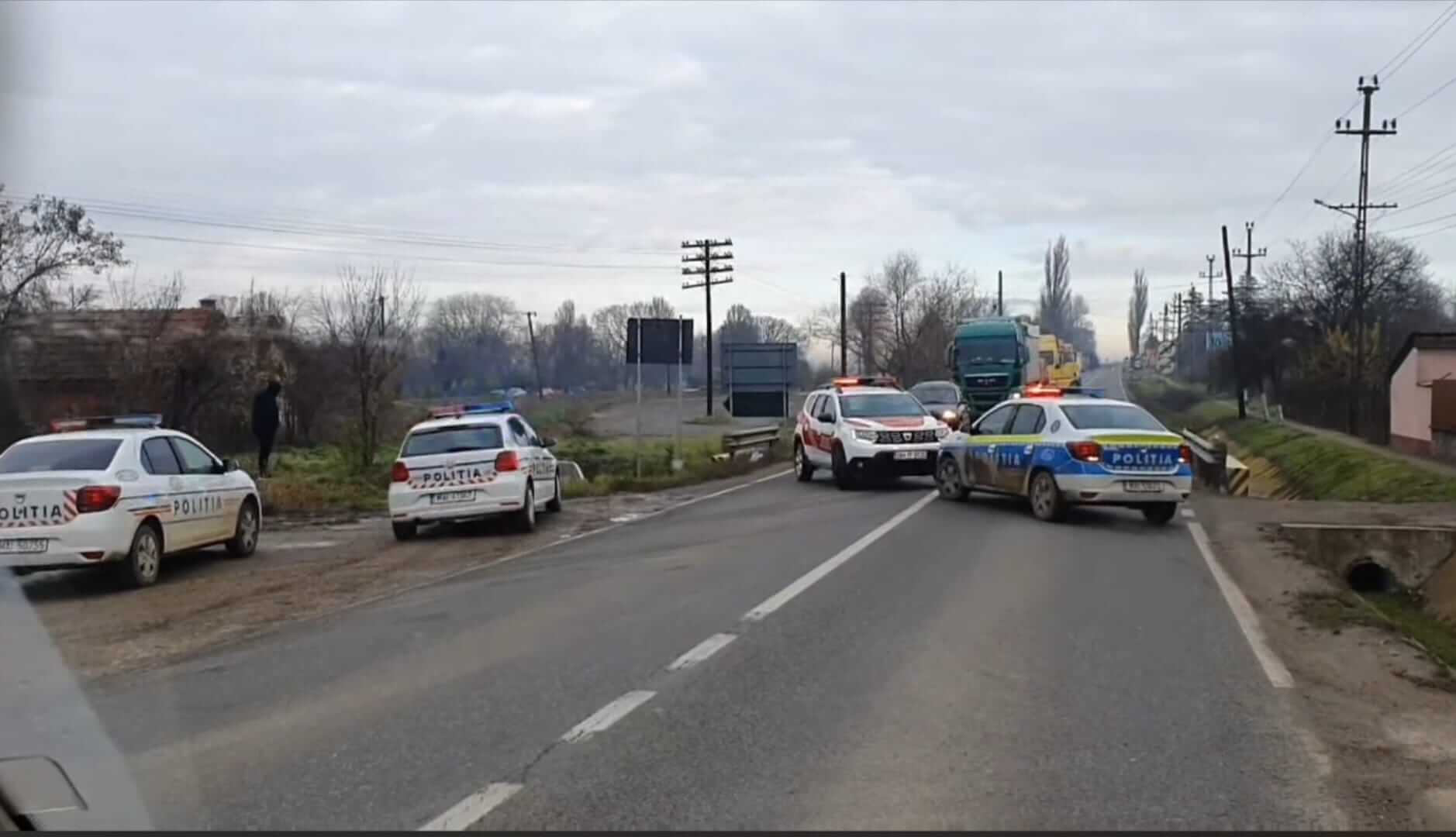 Șofer prins după o cursă nebună pe șosele. Polițiștii au blocat drumul cu autospecialele în urma unui apel la 112