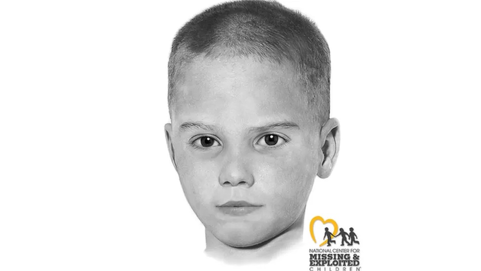 Misterul „băiatului din cutie” a fost elucidat. O probă ADN a dezvăluit identitatea unui copil ucis acum 65 de ani