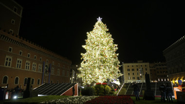 Scandal la Roma din cauza bradului de Crăciun cu energie solară, din centrul orașului