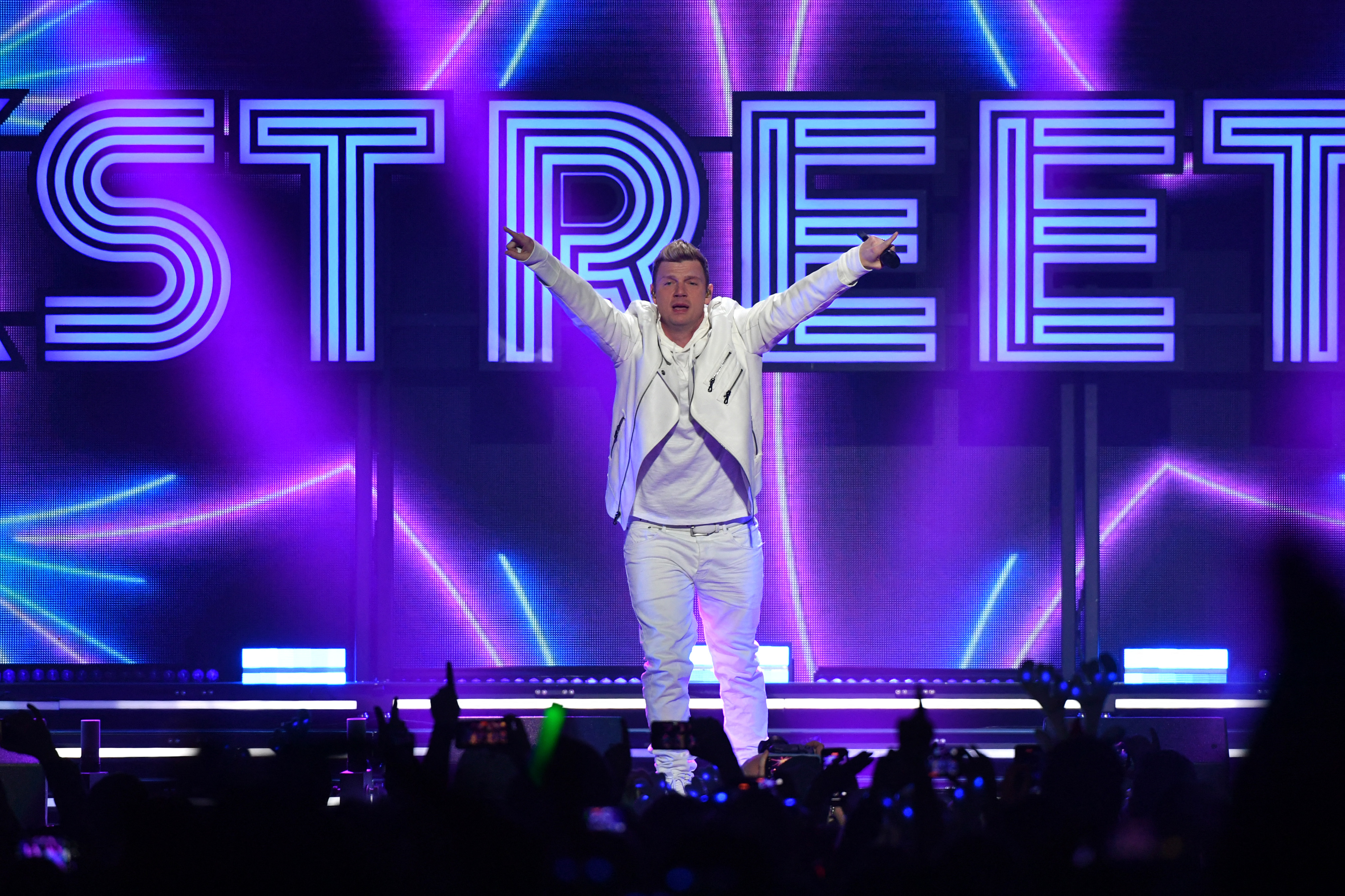 Nick Carter, membru al trupei Backstreet Boys, este acuzat că a violat o fană