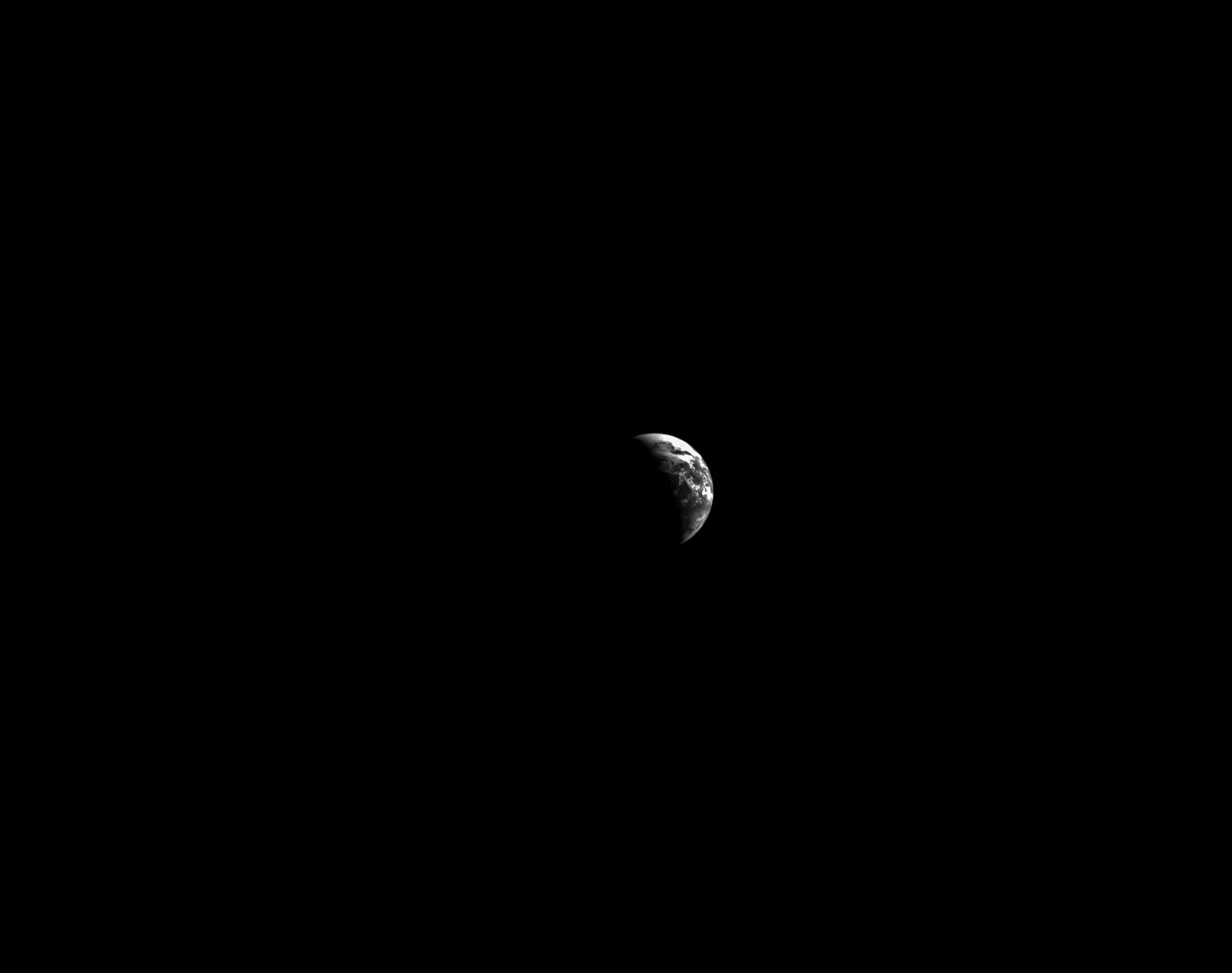 Cele mai spectaculoase imagini surprinse de Misiunea Artemis 1. Cum se vede o „eclipsă de Pământ” din spațiu