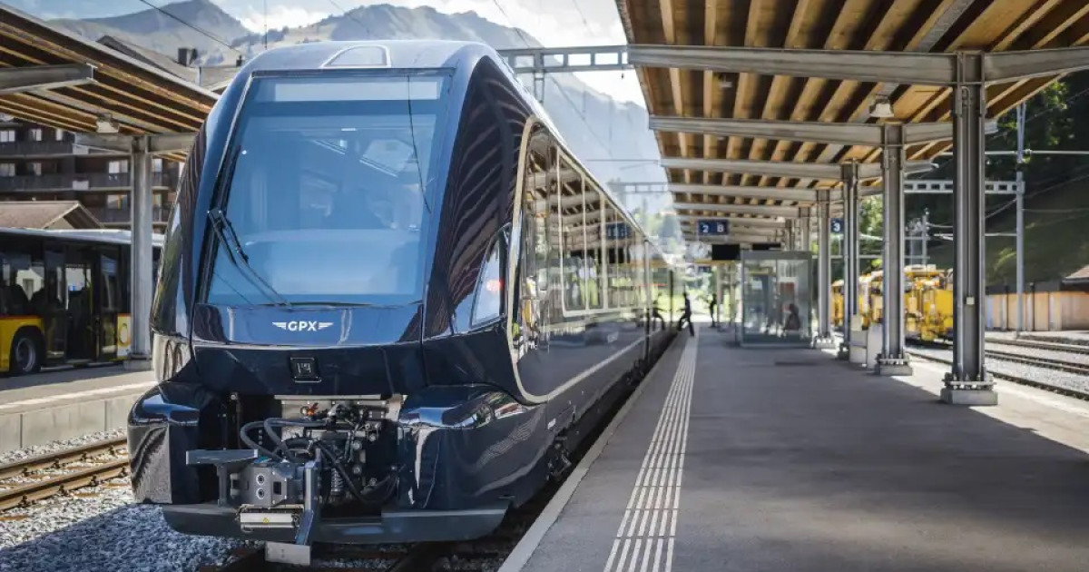 Elveția lansează un nou tren revoluționar. Poate sări de pe un ecartament pe altul și își reglează înălțimea vagoanelor