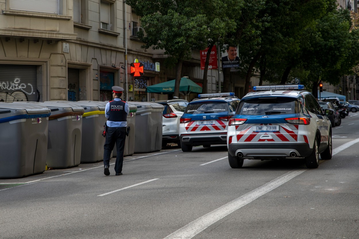 Un român care căuta fier vechi în Barcelona a găsit un trup de om într-o valiză, cu mâinile, picioarele și capul tăiate