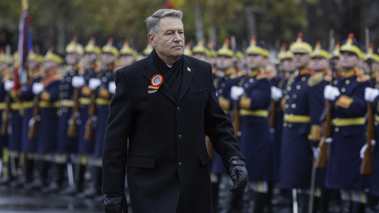 k iohannis la parada de 1 dec, trece in revista trupele