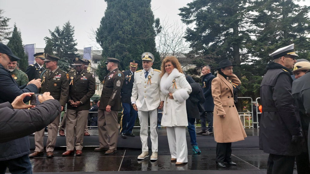 Ilie Năstase a participat la ceremoniile de Ziua Națională în uniforma de general. Ministrul Apărării spunea că l-ar putea sancționa