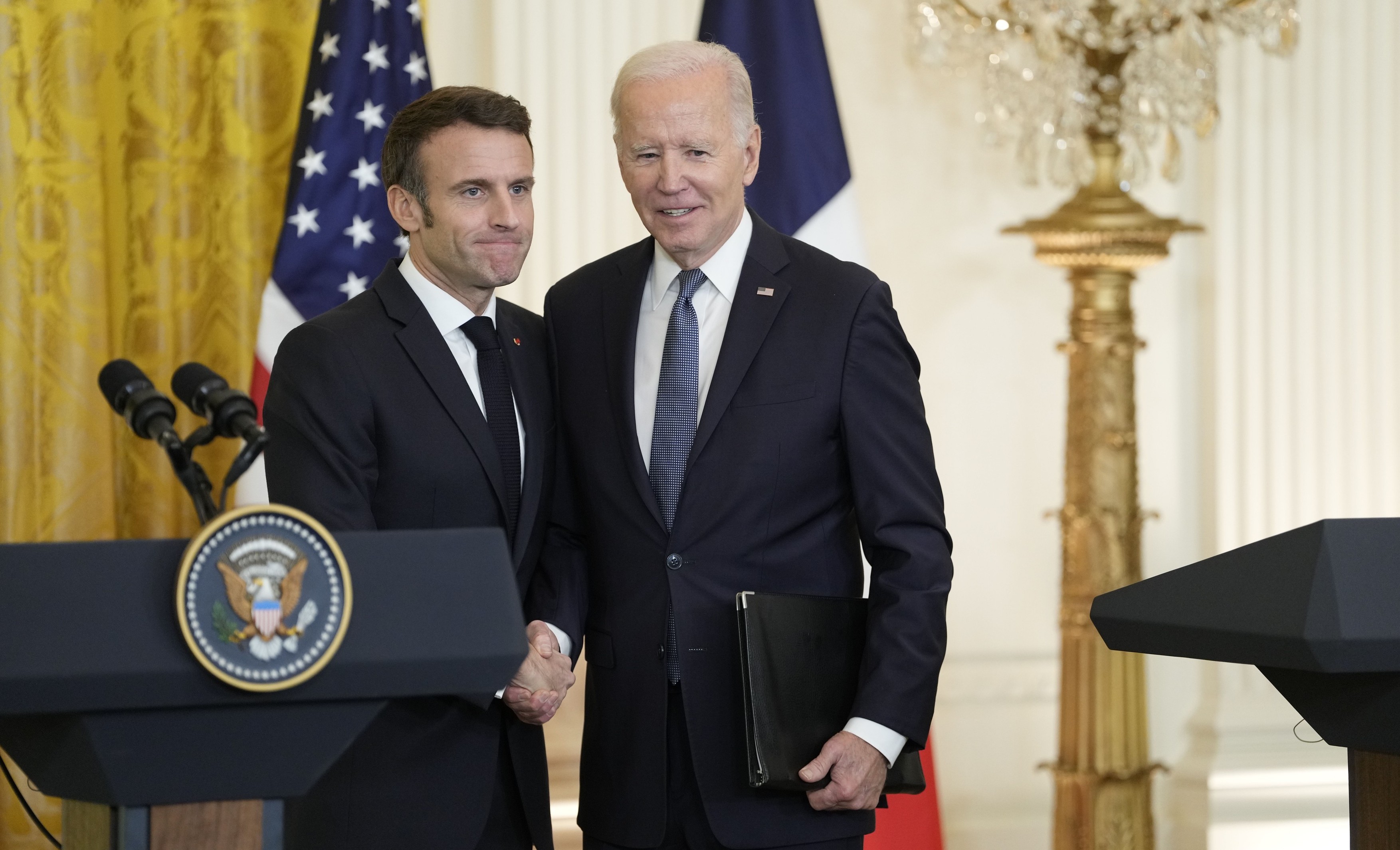 Biden și Macron, declarație comună: „Vom rămâne uniţi pentru a ne opune brutalităţii Rusiei în Ucraina”