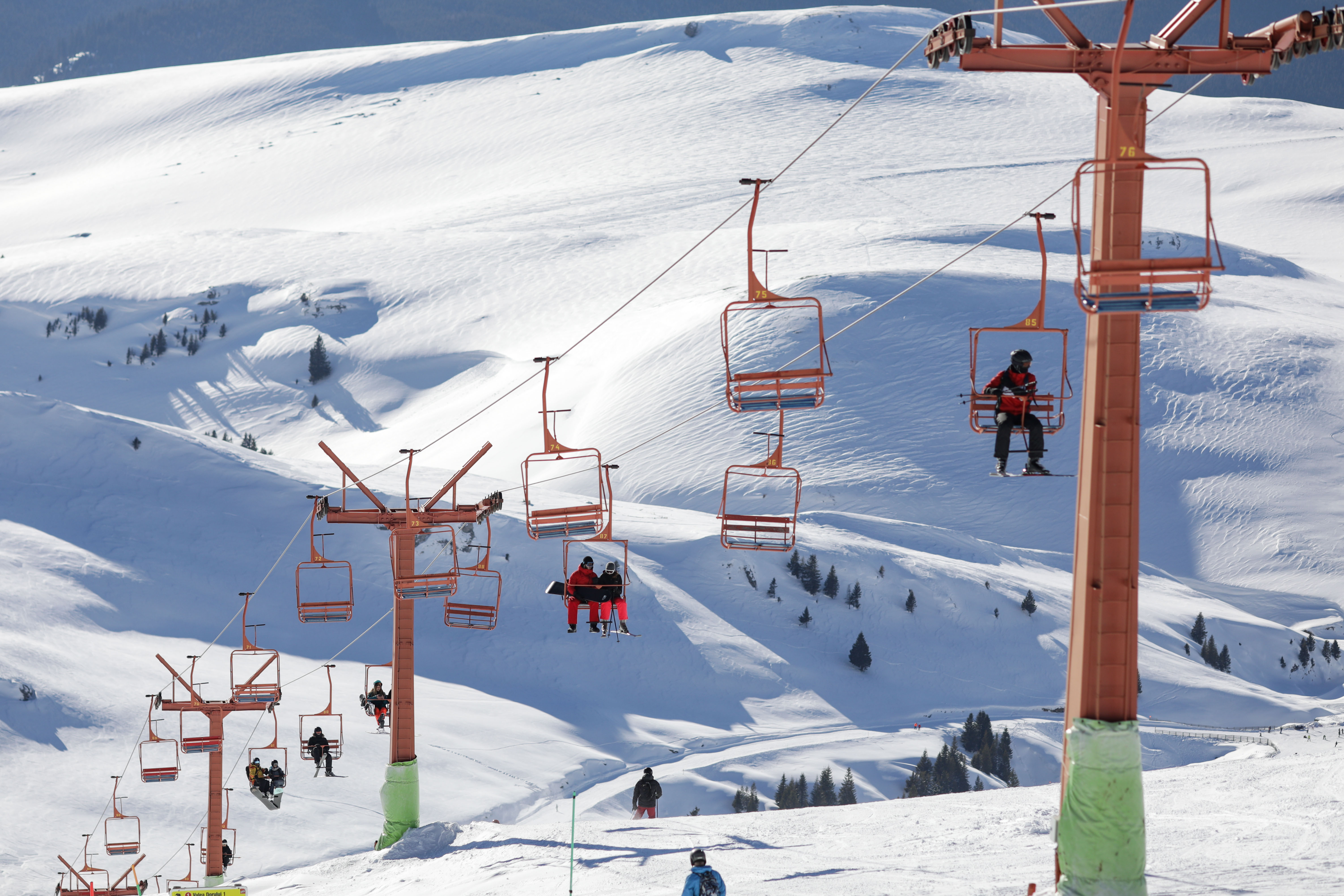 Primăria Sinaia cumpără instalaţiile de cablu din staţiune. Transportul se va face cu un skipass unic, din acest sezon